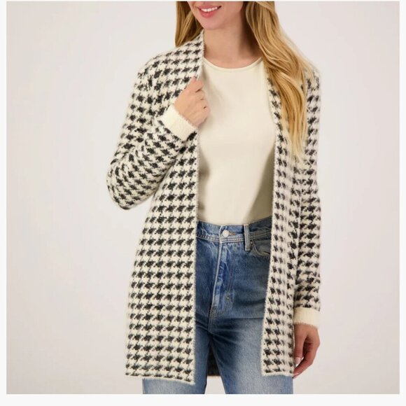 Cyrus Sweaters - Cyrus Black & Cream Houndstooth Fuzzy Cardigan, Size Small